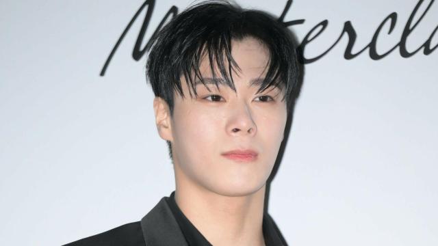 Moonbin, cantante de K-pop del grupo ASTRO, en un acto