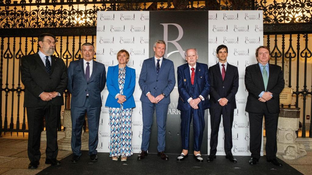Foto de familia de los Premios Ramiro Carregal de Oncología.