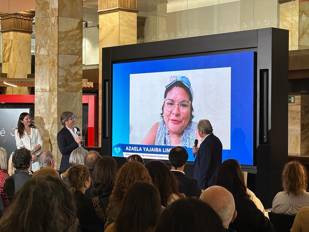 Diego González Rivas charla con Yajaira (Cedida).