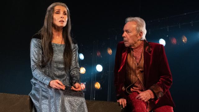 Ana Belén y José Luis Gómez en 'Romeo y Julieta despiertan...'. Foto: Javier Naval