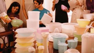 Las 'Fiestas Tupperware' llegaron a convertirse en un evento social en los Estados Unidos del siglo pasado.