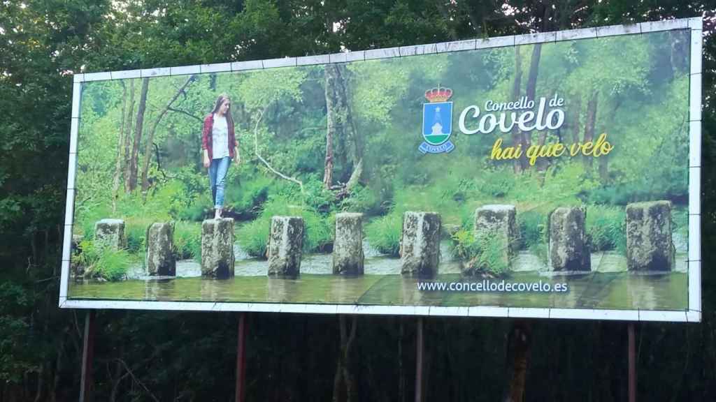 Lona publicitaria sustraída.