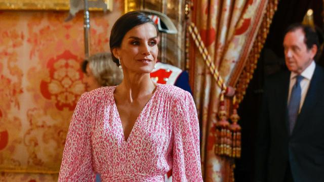 La reina Letizia, a su llegada al Palacio Real, en Madrid, este martes 25 de abril.