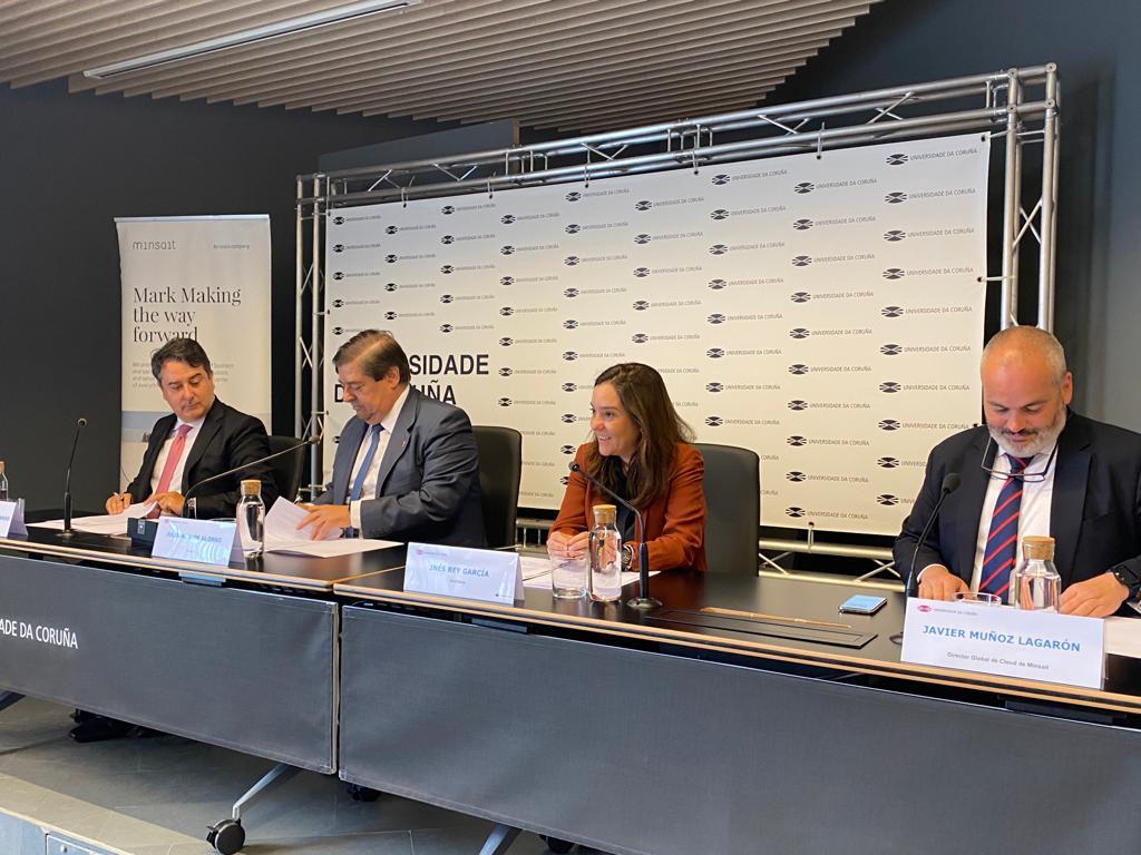 Firma del acuerdo entre la UDC y Minsait (UDC).