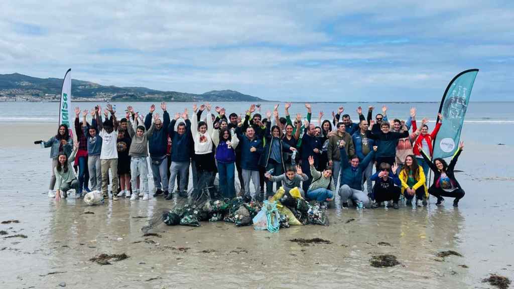 Recogida de basuraleza en A Madorra (Nigrán).