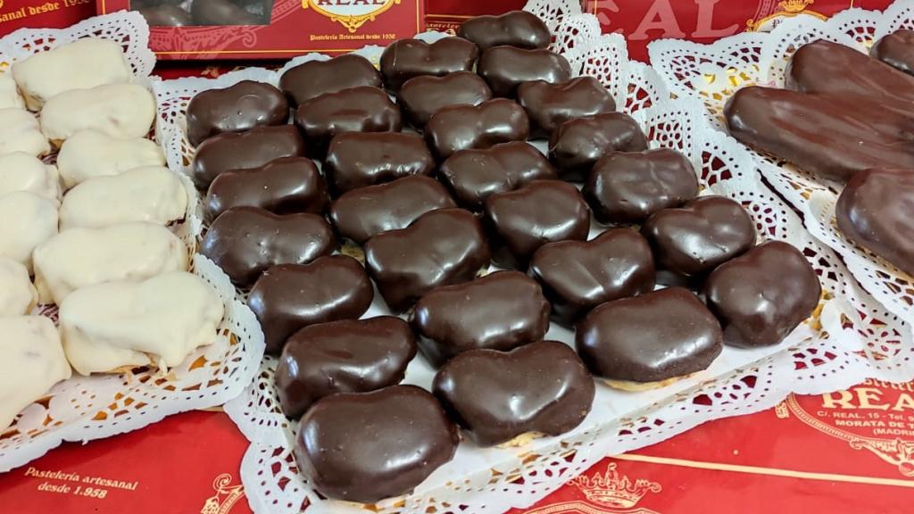 Palmeras de chocolate de la pastelería Real, la más antigua del pueblo.
