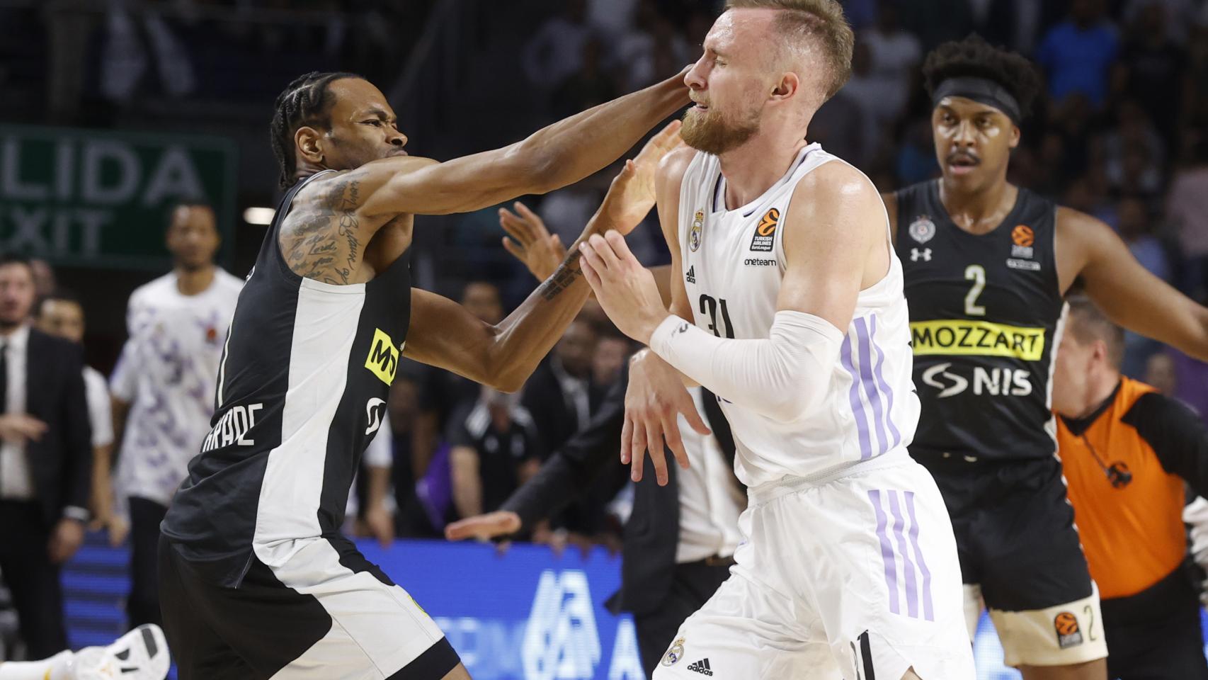 Enganchón entre Musa y Punter.