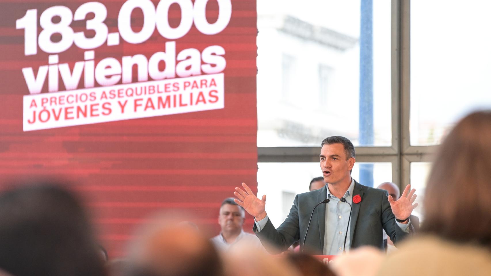 El presidente del Gobierno, Pedro Sánchez, durante un mitin de las elecciones autonómicas de 2023, en La Coruña.