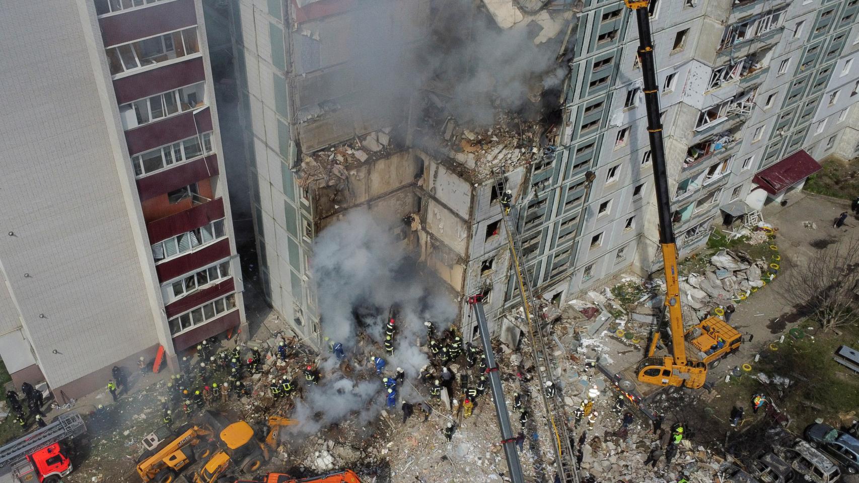Vista aérea de edificios de la ciudad de Uman tras un bombardeo ruso.
