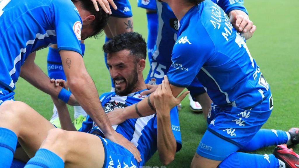 Alberto Quiles celebra el gol de ayer frente al Córdoba.