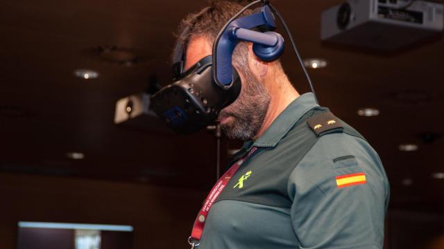 Demostración efectuada por un agente durante la presentación.