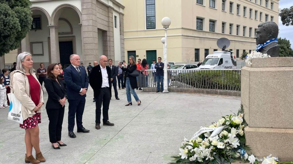 Ofrenda floral de la corporación municipal