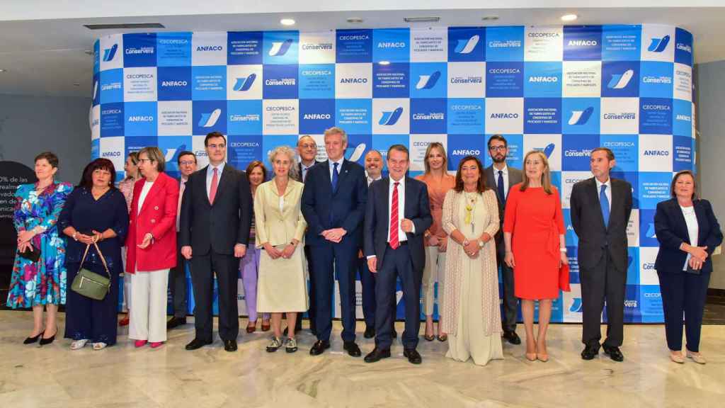 Foto de familia tras la entrega de las Medasllas Anfaco.