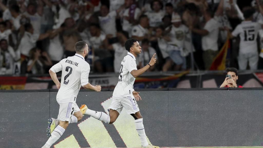 Rodrygo celebra su primer gol en la final.