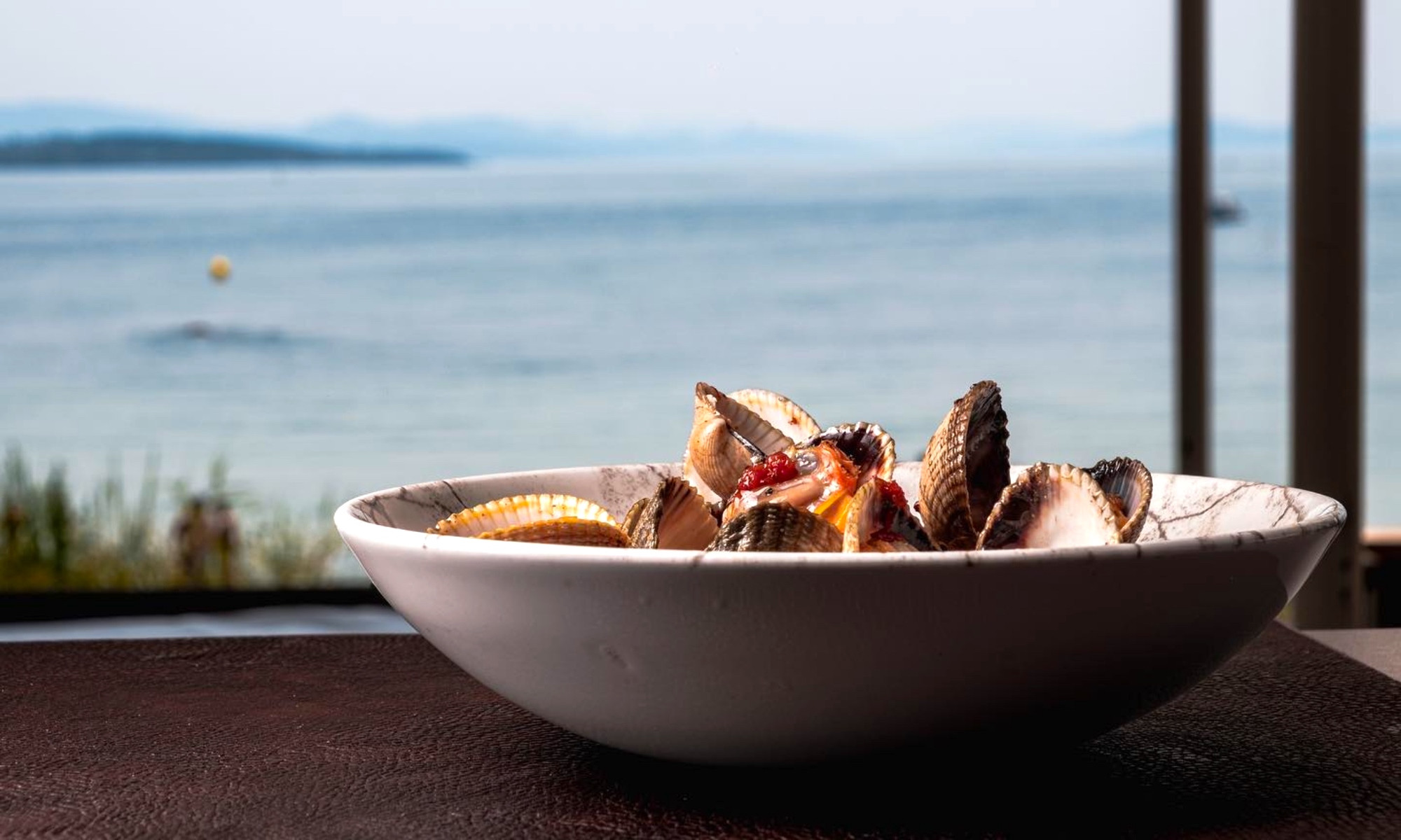 Gastronomía con vistas al mar en O Grove. Foto: Meloxeira Praia