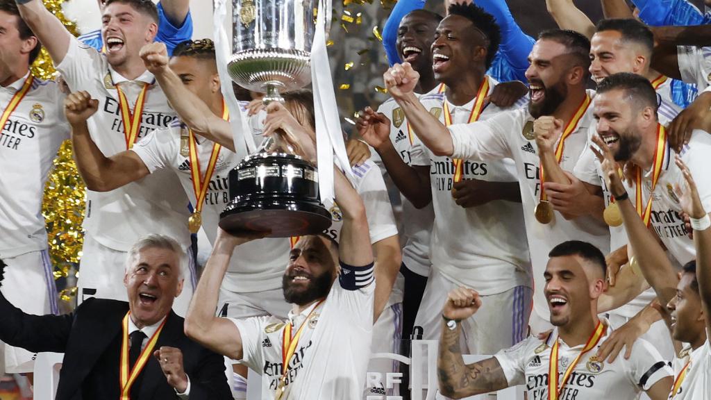 El Real Madrid celebra la Copa del Rey en el Estadio de La Cartuja.