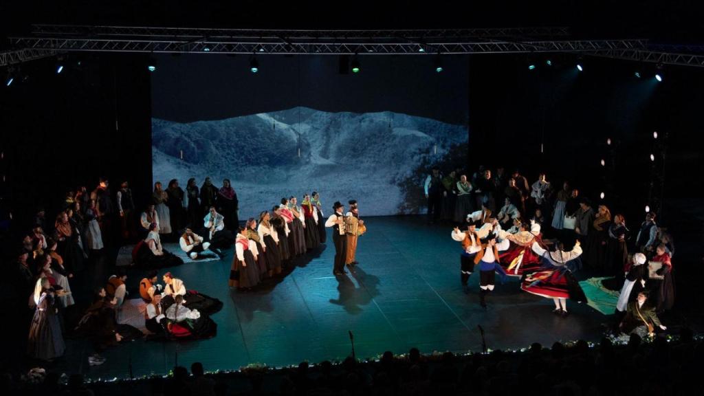 Actuación de Xacarandaina en el Coliseum