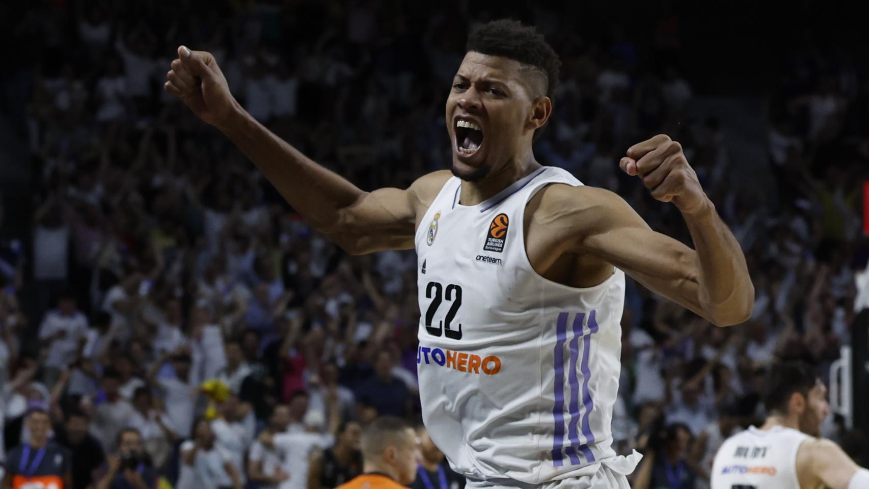 Walter Tavares celebra el pase Del Real Madrid a la Final Four de la Euroliga.