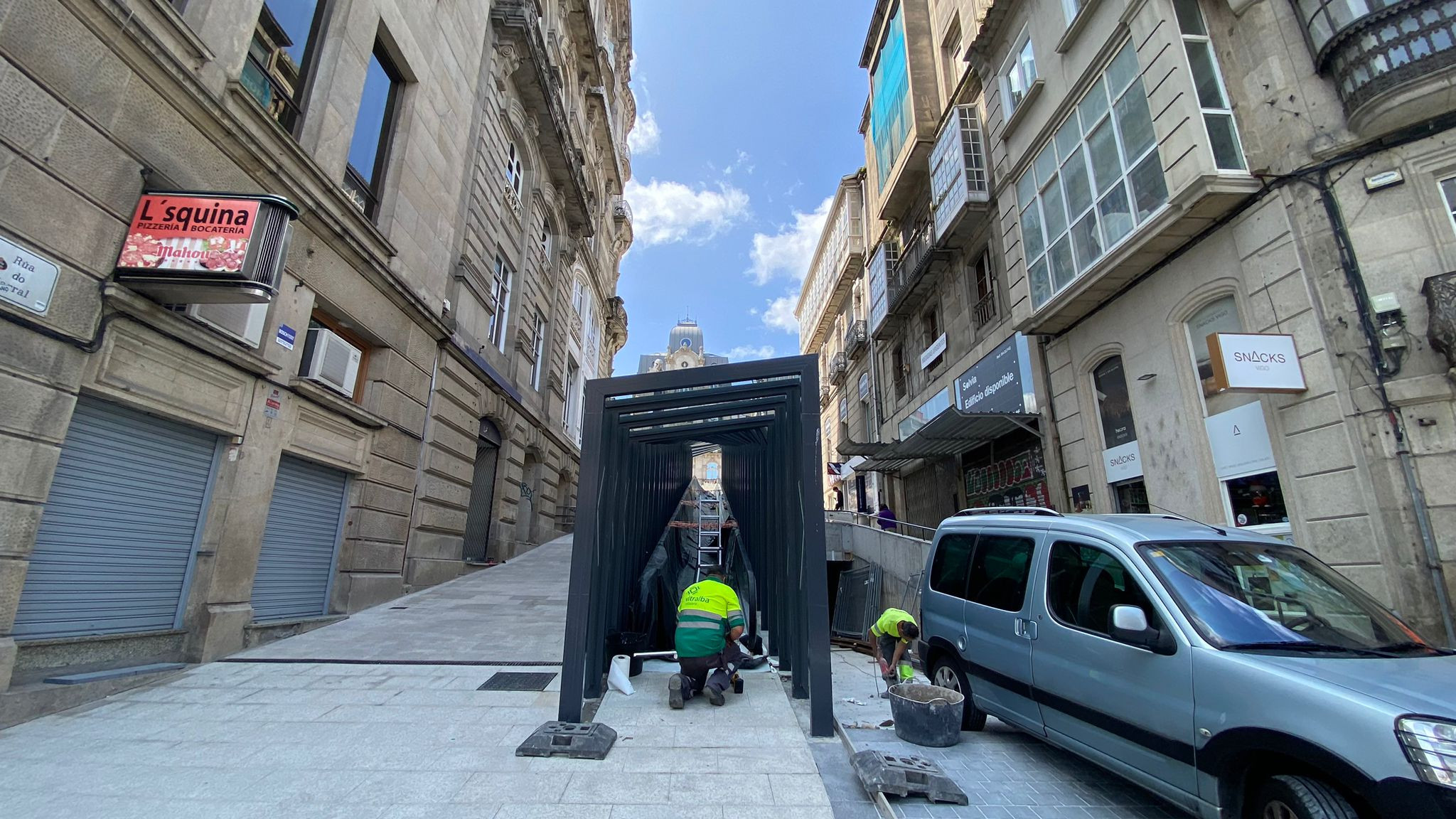Continúan los trabajos en la calle Carral.