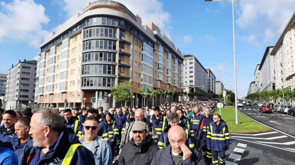 Manifestación esta mañana a su paso por la avenida de Esteiro