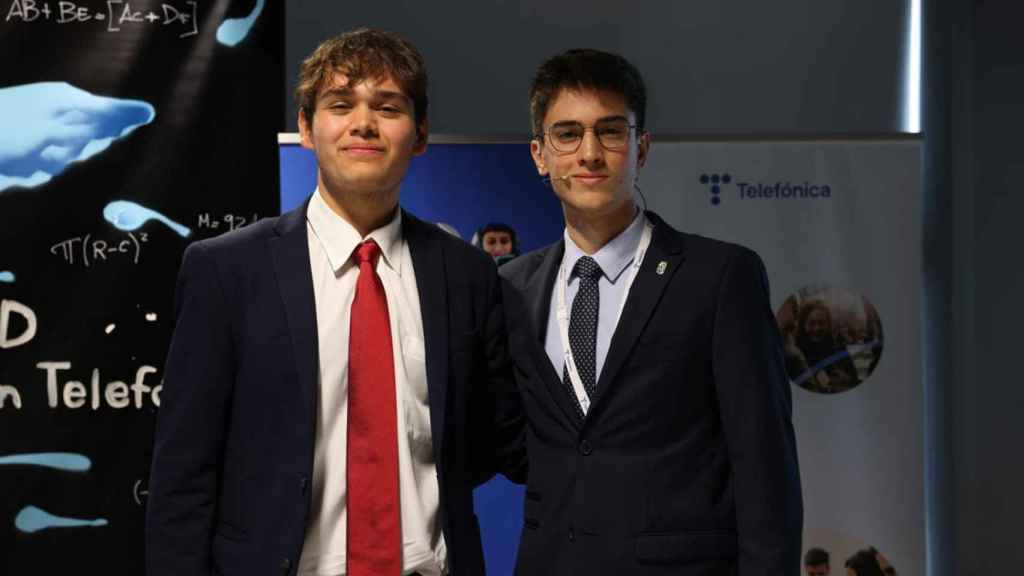Pablo García y Martín Blanco, tras recibir el premio.