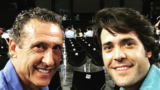 Jorge Valdano, padre e hijo, antes de un concierto de Sabina en 2017.