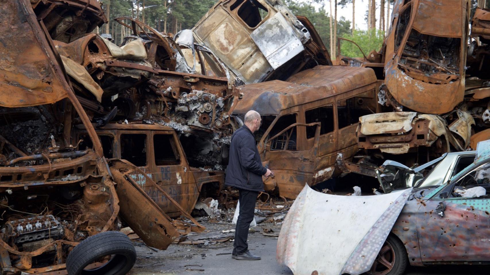 Imagen del cementerio de coches en Irpin. 13 de mayo de 2023.