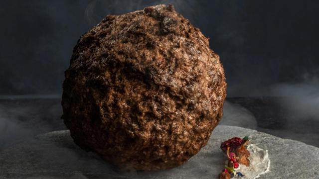 La famosa albóndiga de carne de mamut. (Aico Lind/www.studioaico.nl)