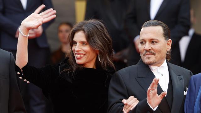 Maiwenn y Johnny Depp  en la ceremonia de apertura del Festival de Cannes . Foto: EFE/EPA/Guillaume Horcajuelo