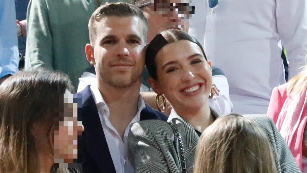 Alba Díaz y Alberto García en una fotografía tomada en una corrida de toros en Navalcarnero, en Madrid, en marzo de 2023.