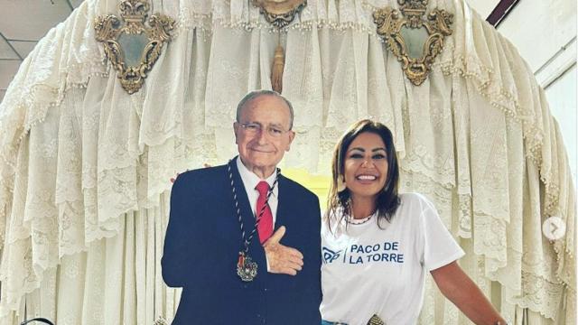 La imagen del recortable de De la Torre en una carreta del Rocío.