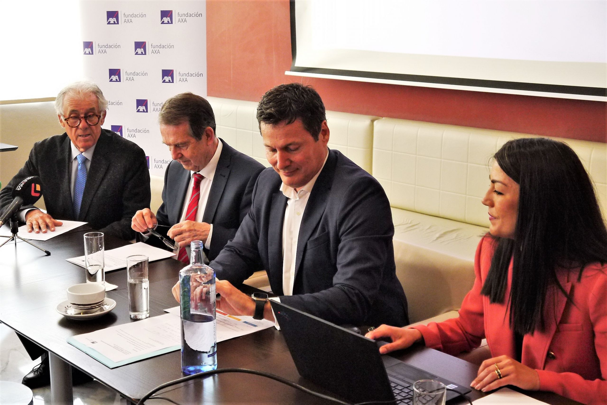 Presentación del informe en Vigo.