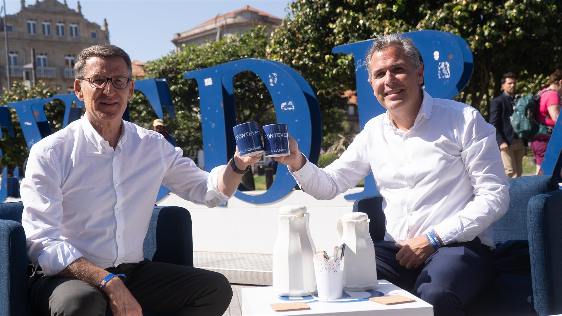 Feijóo y Rafa Domínguez en Pontevedra. Foto: Gustavo de la Paz – Europa Press