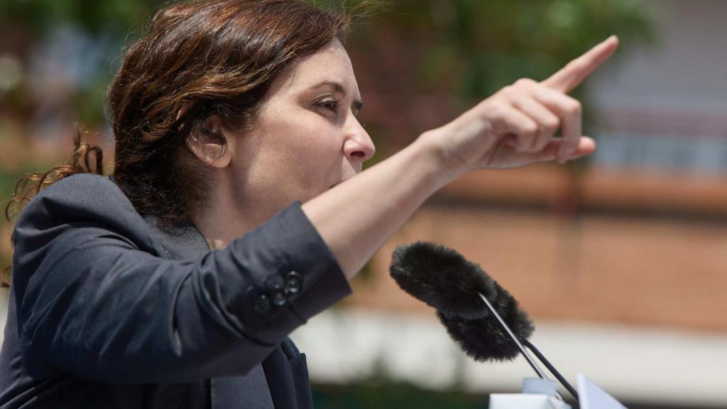 La presidenta madrileña en un acto de campaña en Parla.