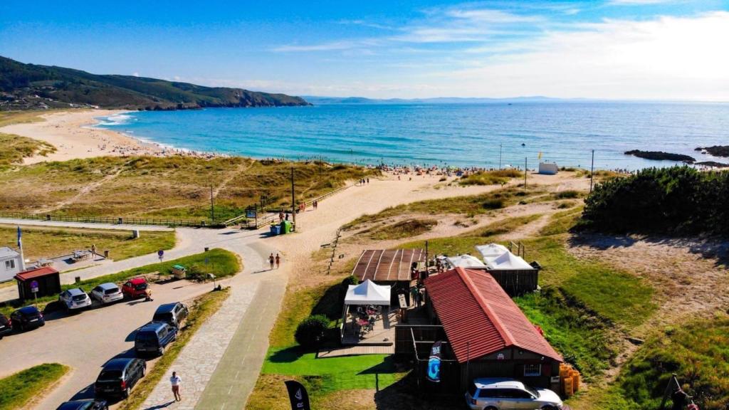 Vista panorámica del chiringuito de Doniños.