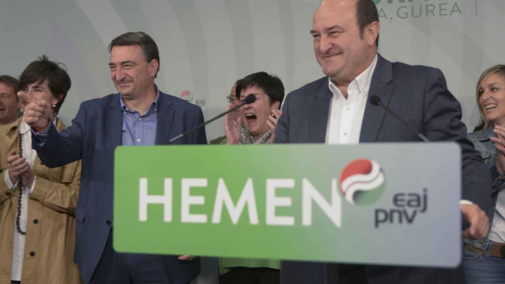 Aitor Esteban y Andoni Ortuzar en un acto del PNV.