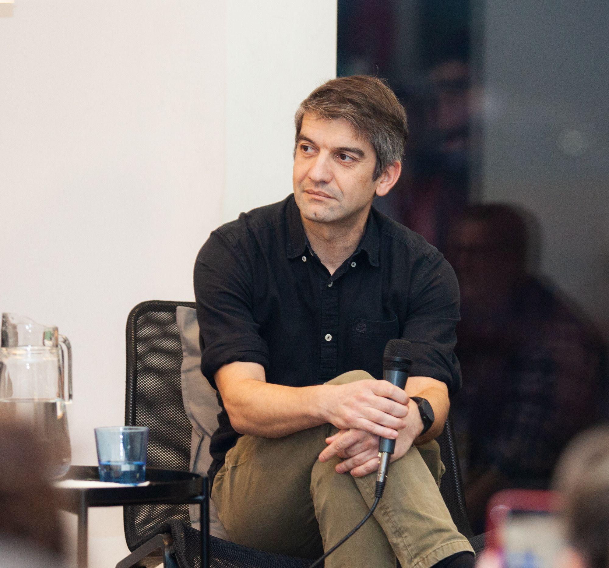 Suárez durante a súa participación no ciclo Cóntamo ti, en Canido. Imaxe: FeC