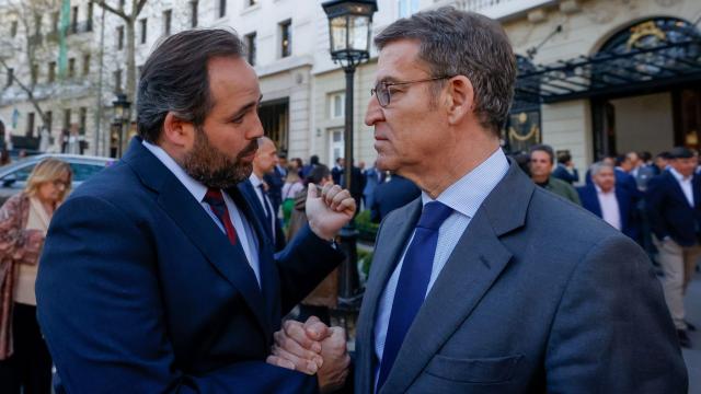 Paco Núñez con Alberto Núñez Feijóo, en una imagen de archivo de Efe