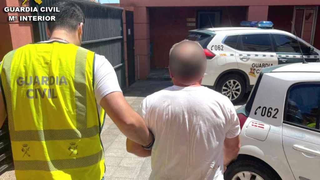 Detenida una persona en Cangas por dañar varios vehículos de alta gama.