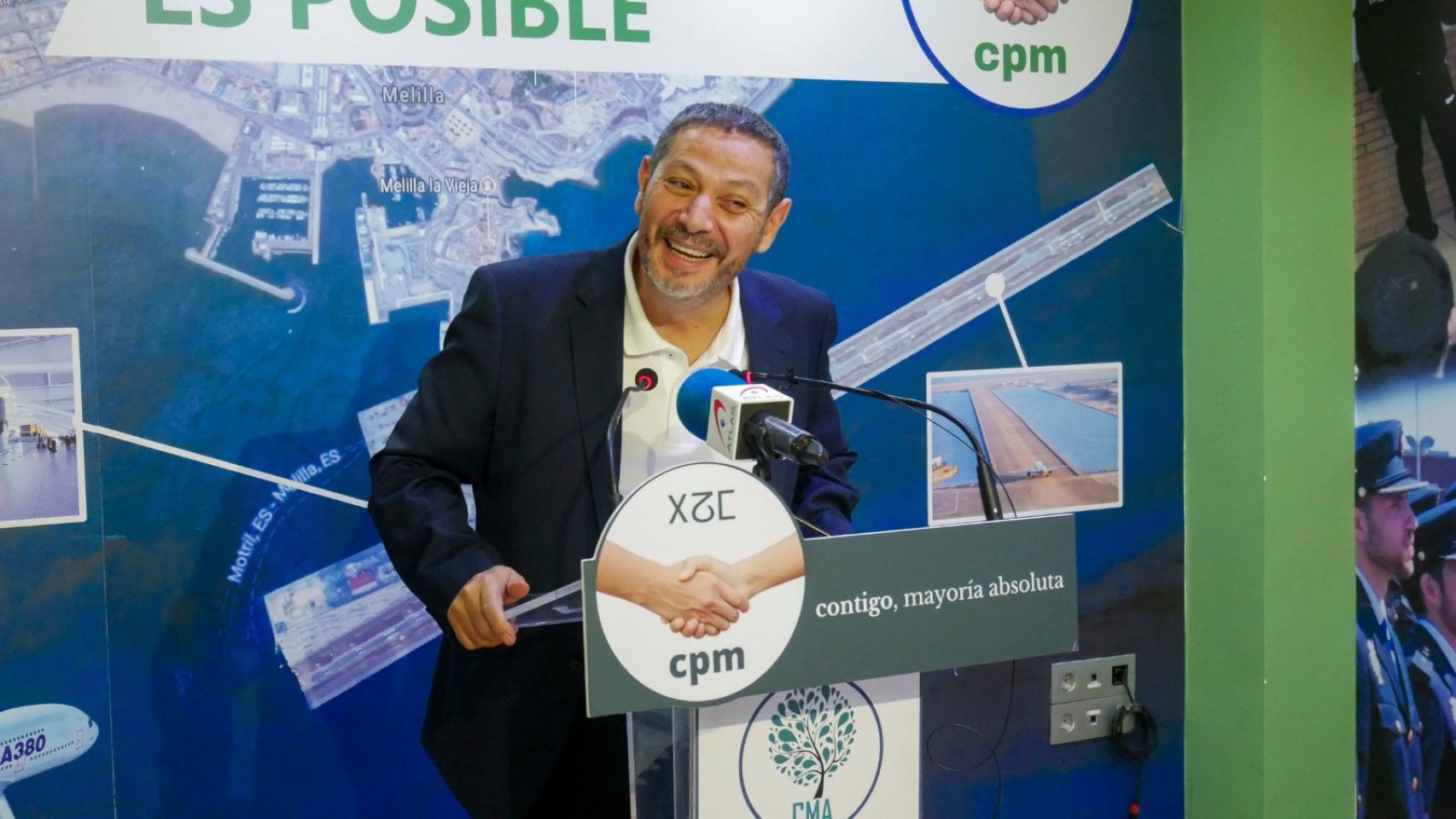 El presidente de Coalición por Melilla, Mustafa Aberchán, en la sede de su partido, este jueves en Melilla.