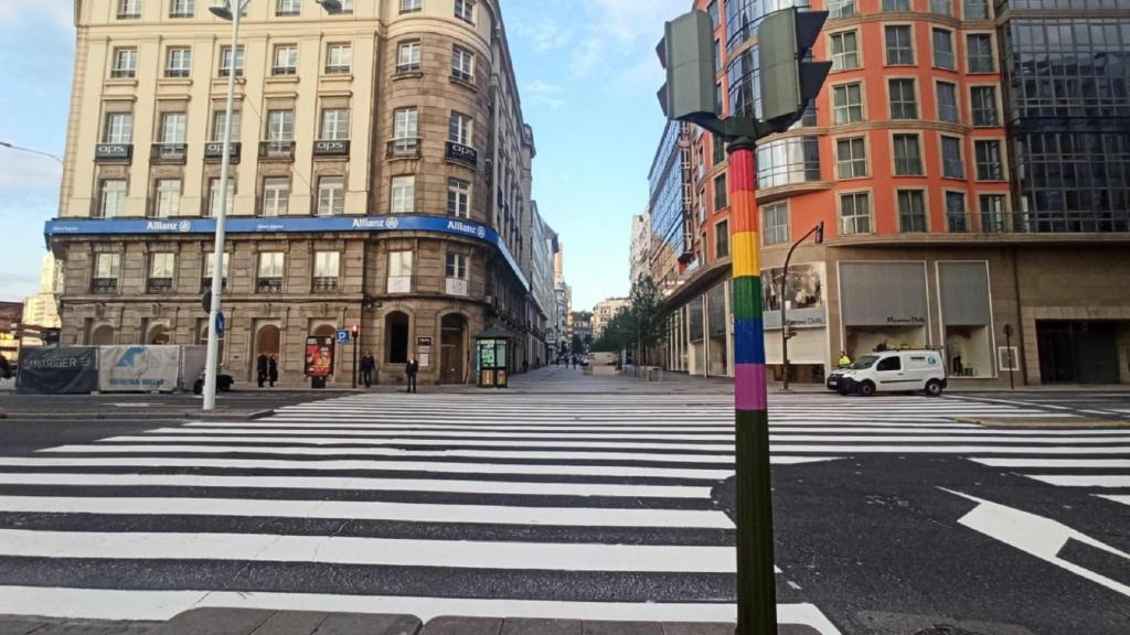 Nuevo paso de peatones en forma de U en Plaza de Mina.