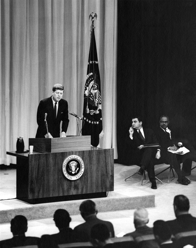 Rueda de prensa de Kennedy el 25 de enero de 1961. https://www.jfklibrary.org 