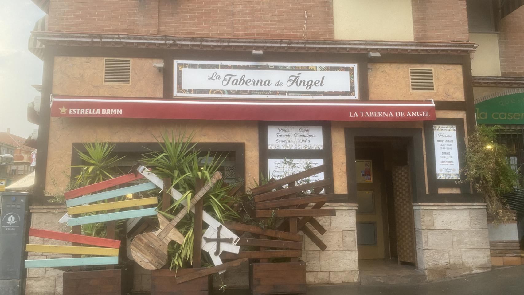 Fachada de la Taberna del Ángel donde supuestamente se fraguó el secuestro de la edil de Maracena.