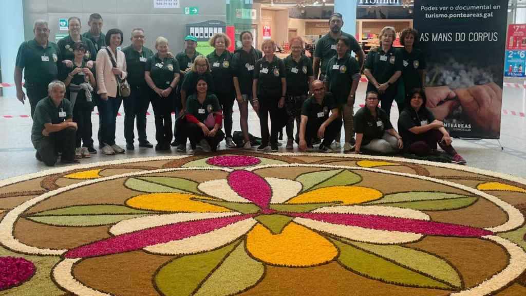 La alfombra creada en el aeropuerto de Peinador.