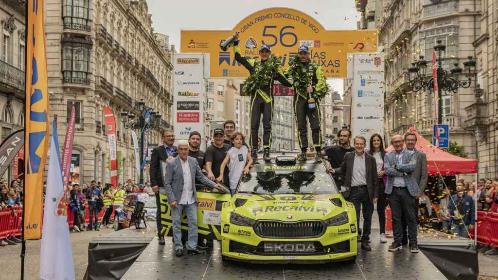 Cohete Suárez celebrando la victoria en Vigo.