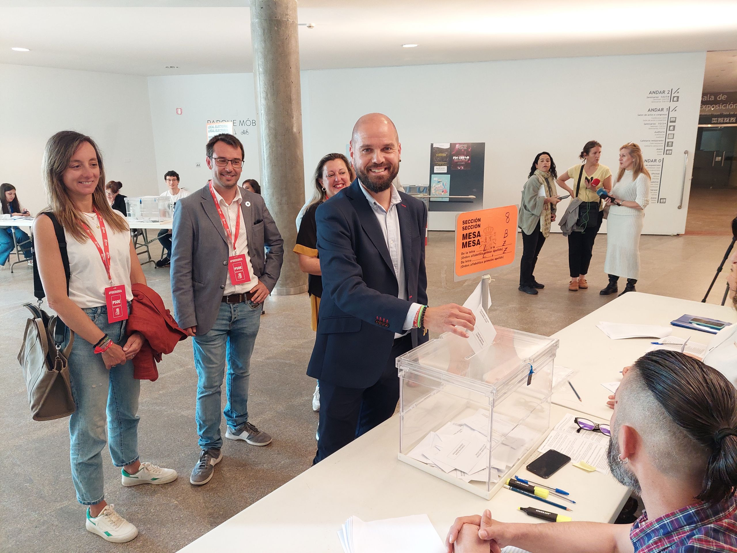 Iván Puentes vota en el Recinto Ferial de Pontevedra. Foto: Cedida