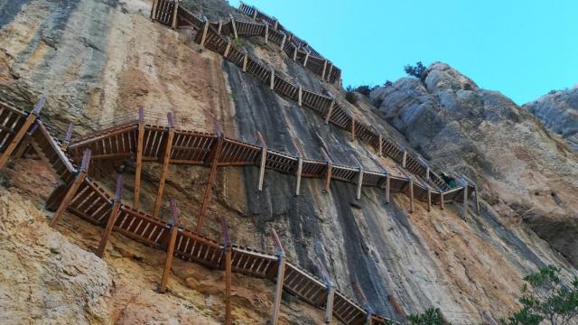 La ruta de montaña más increíble de España: puentes colgantes y desfiladeros de vértigos