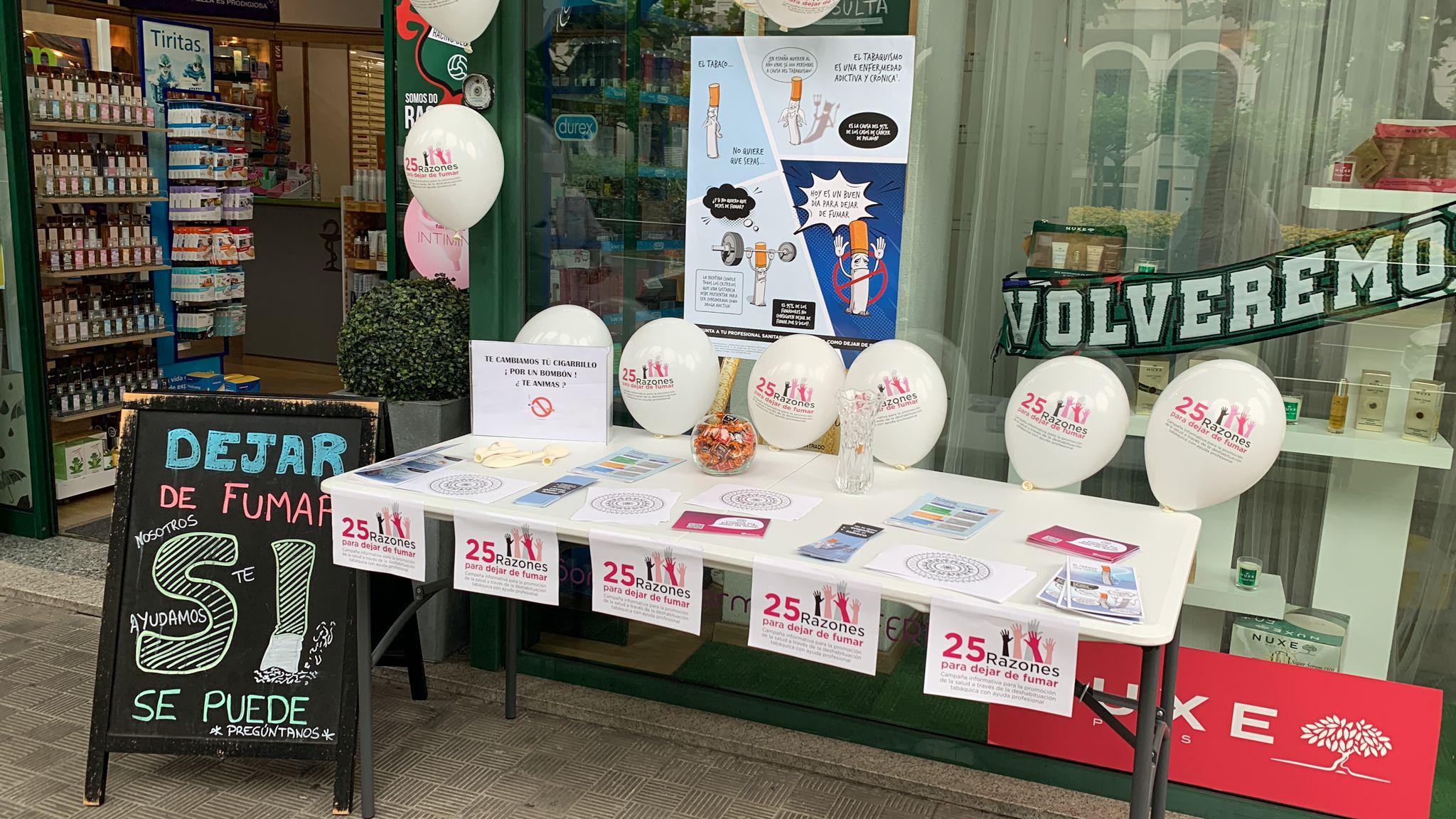 Puesto instalado en el exterior de la farmacia de Esteiro. Imagen: cedida