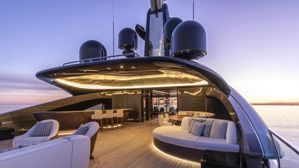 Una de las cubiertas del yate Kenshō