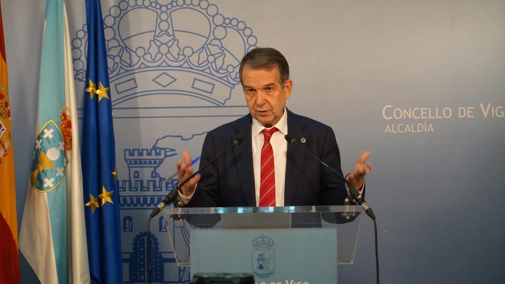 Abel Caballero durante una rueda de prensa en el Concello de Vigo.